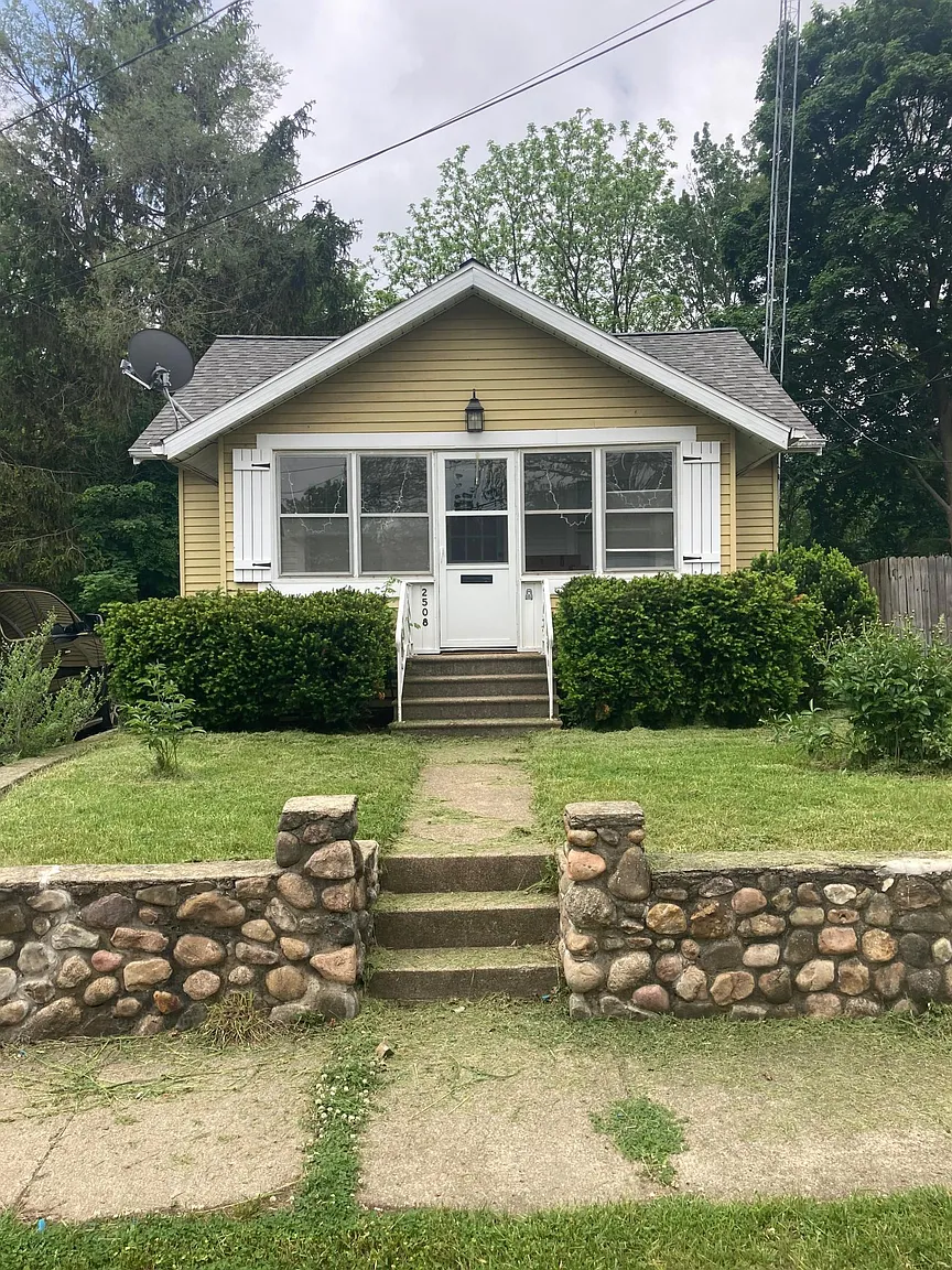 2508 Gilman Pl photo 1