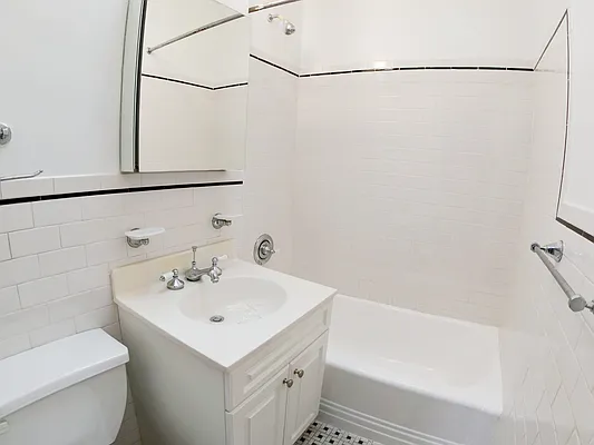 Rented by Urban Real Estate Inc | media 7