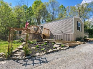 215 Lakeview Ave, Burnside, KY 42519