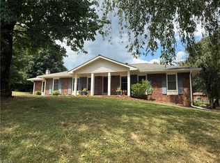 208 Raven Green St, Wilkesboro, NC 28697