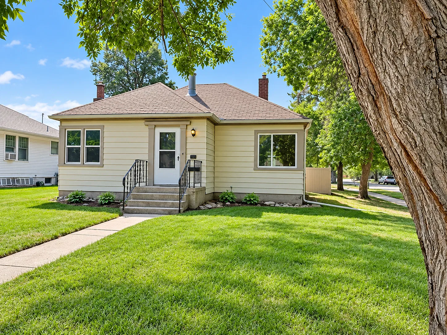 3 bed, 1.5 bath, 1630 sqft, $1,850 — Photo 1