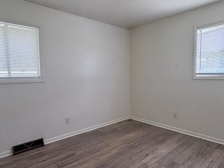 105 E Wilson St — Photo 10