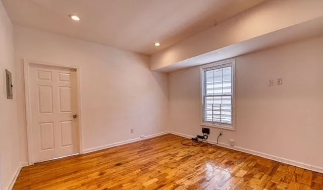 3 bed, 1.0 bath, 1247 sqft, $2,300 — Photo 3
