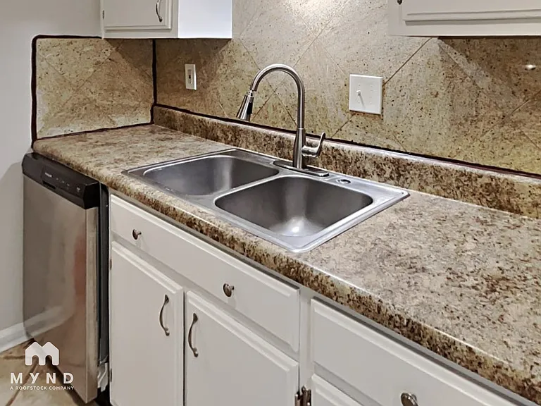 464 Windridge Point — Photo 6