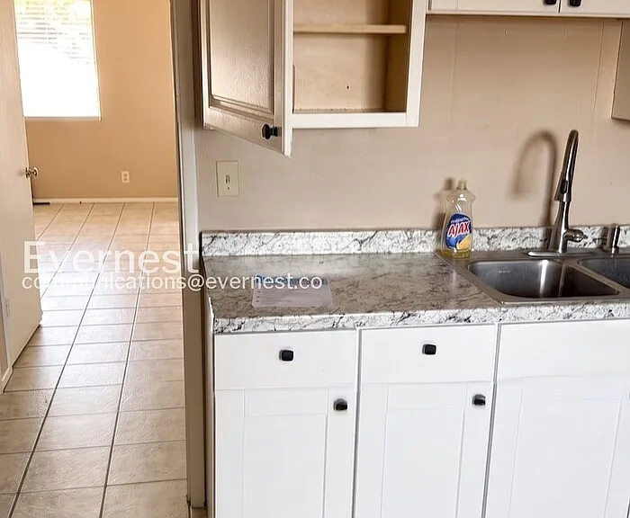 447 N Drew St E — Photo 5