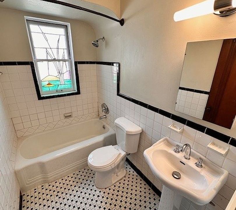 1st image of 3839 Kingsland Ct Unit 3841
