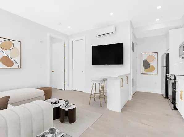 520 New York Avenue image 2 of 11