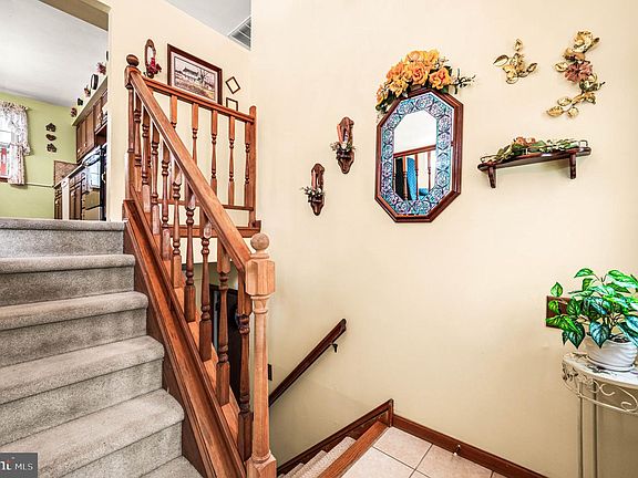 3rd image of 1548 County Line Rd