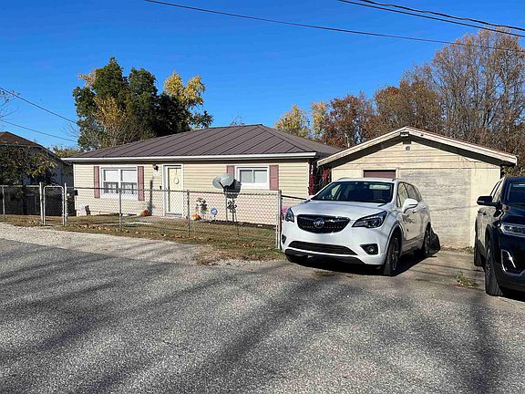 3rd image of 410 Laurel Ave