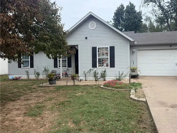 802 3rd Ave SW, Gravette, AR 72736