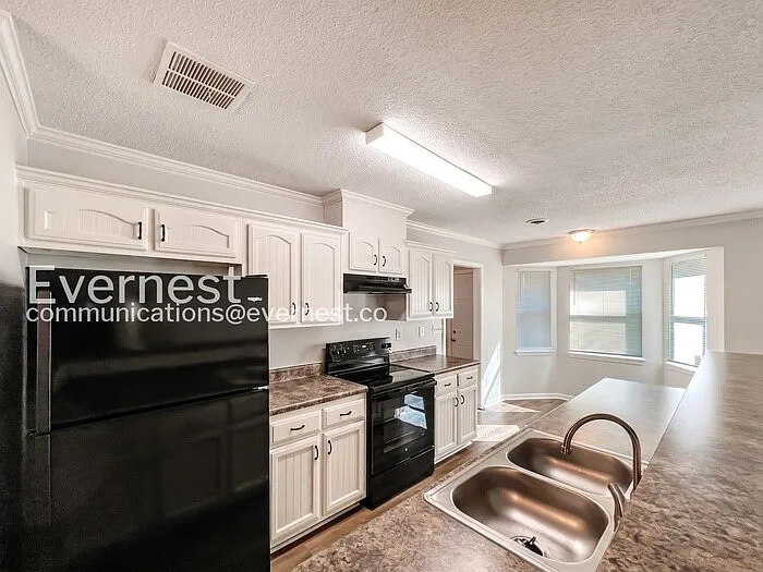 8250 Chesterfield Dr — Photo 5