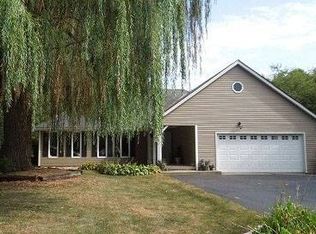 40W719 Longshadow Ln, St Charles, IL 60175