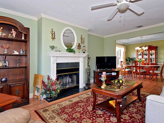 5th image of 27 Standish Dr