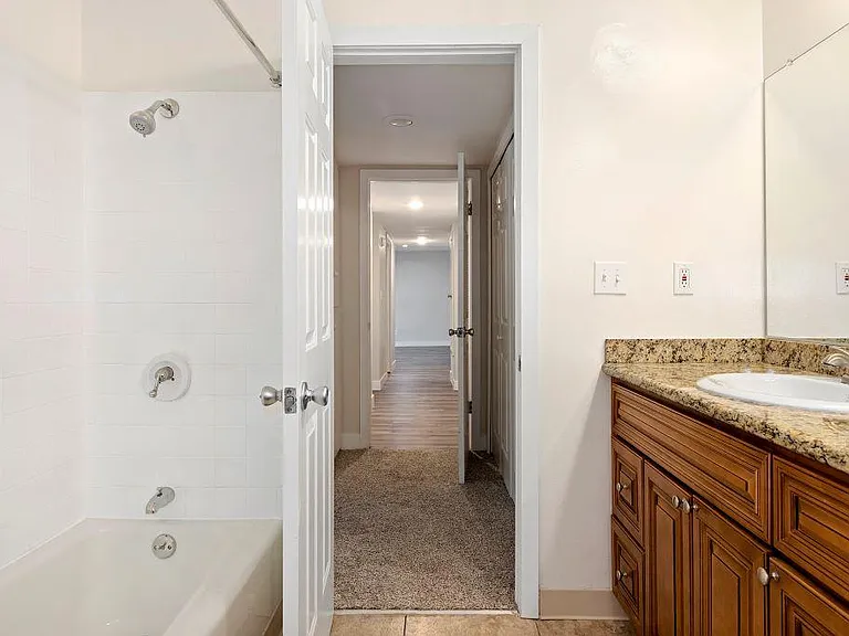 White Oak Terrace Apartments — Photo 53