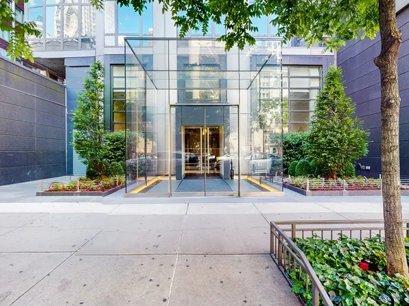 310 West 52nd Street image 23 of 25