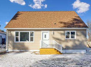 213 7th St, Gladbrook, IA 50635