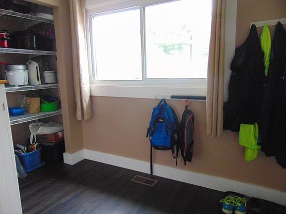 5th image of 536 Forest St