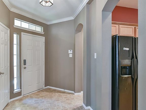 3rd image of 1408 Ravenwood Dr