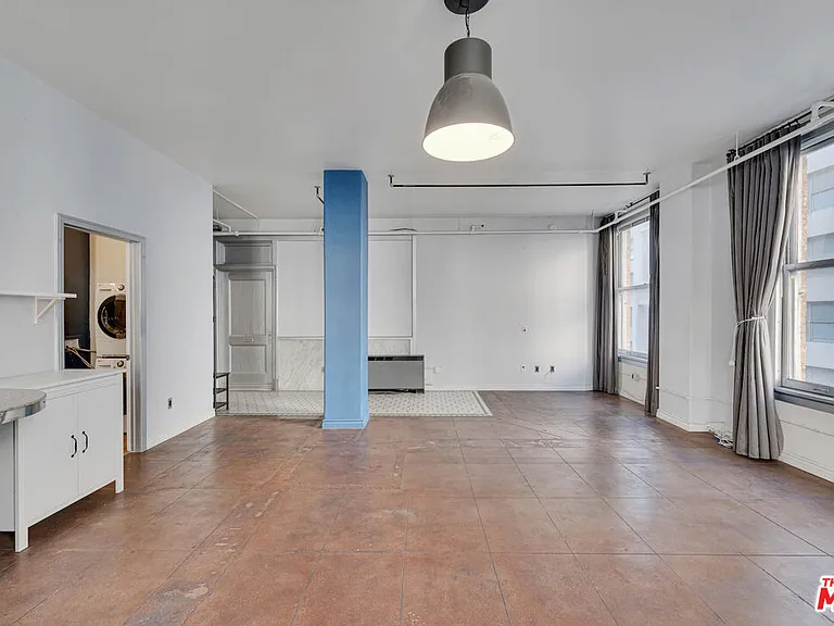215 W 7th St #811 — Photo 15
