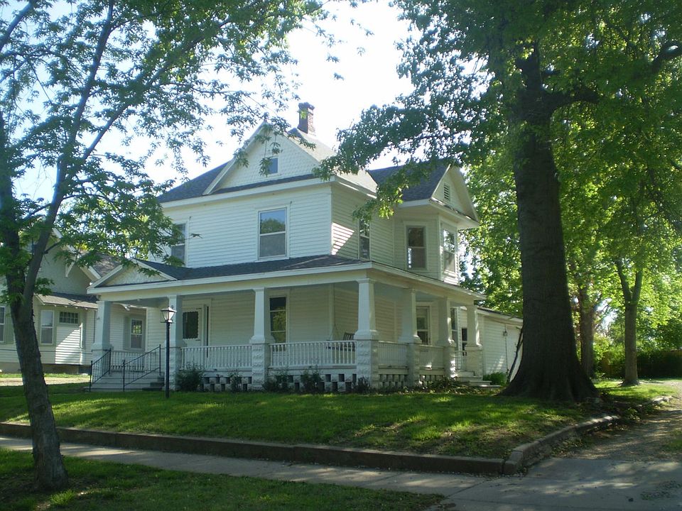 1st image of 909 N Cedar St