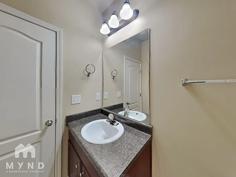 125 Tyre Dr — Photo 23