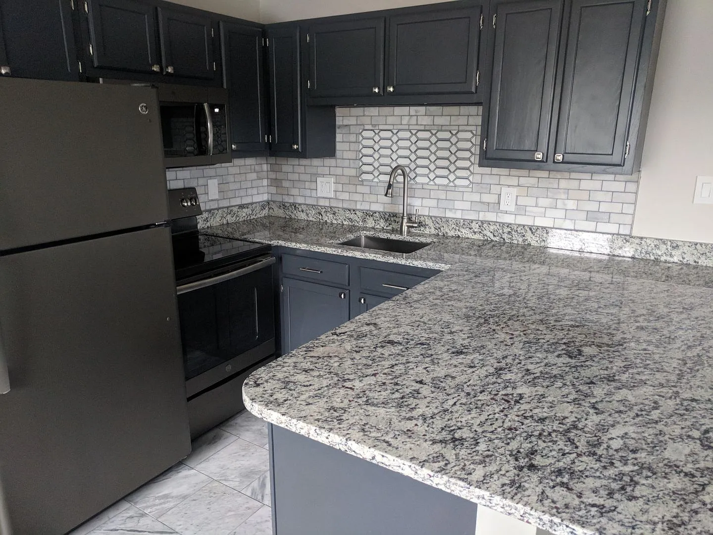 Waitlist for Aug2027Jul2028 Now Open! | 1BR Condo Near UTK | Parking, On-site Laundry — Photo 3