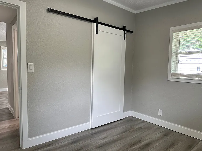 950 Balch Ave — Photo 9