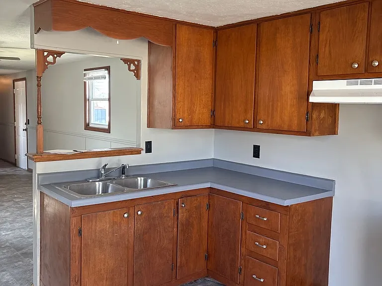 1400 N Elm St — Photo 5