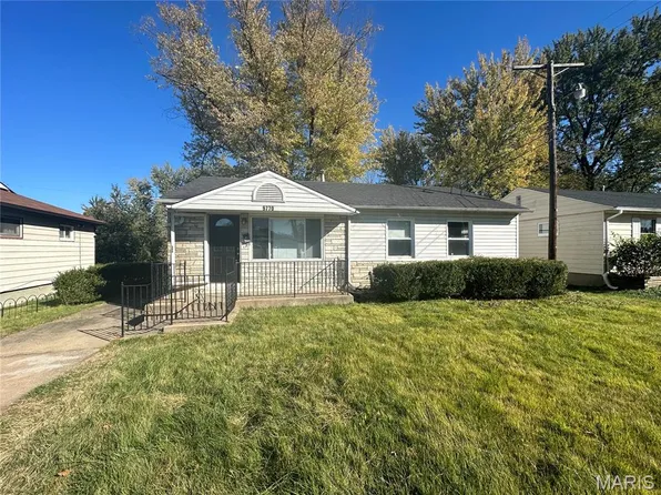 9770 Scottdale Dr, Saint Louis, MO 63136