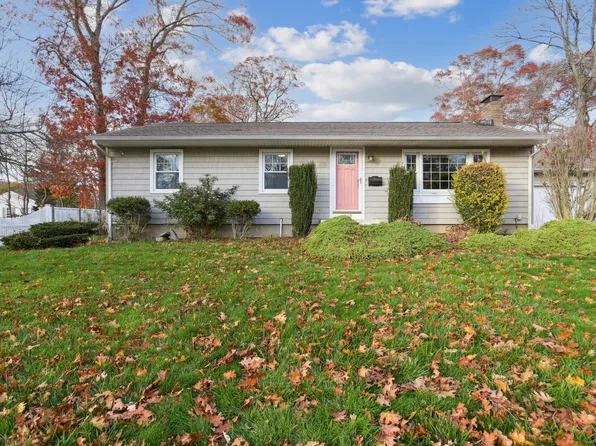42 Westwood Drive, Groton, CT 06340