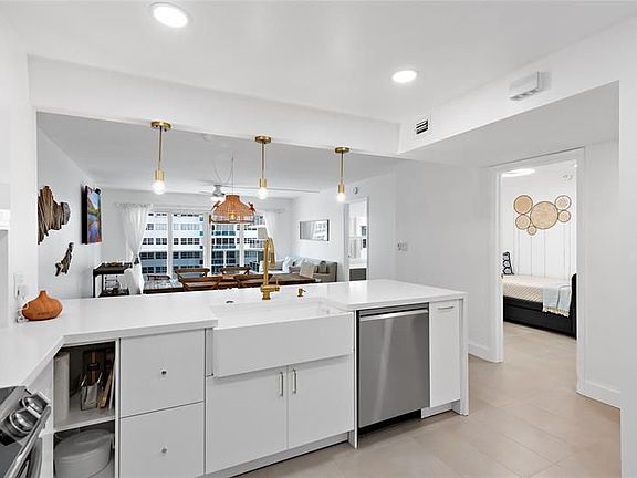 4th image of 3500 Galt Ocean Dr APT 604