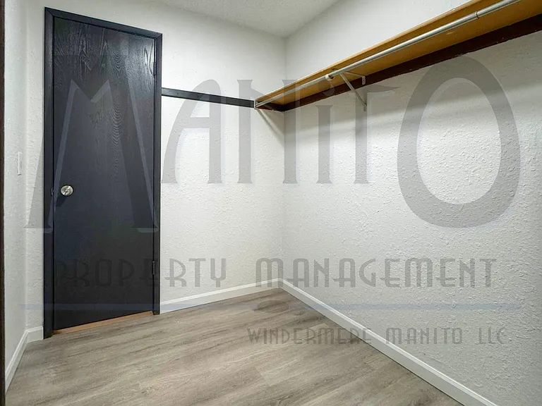 Regency Park Apartments — Photo 16