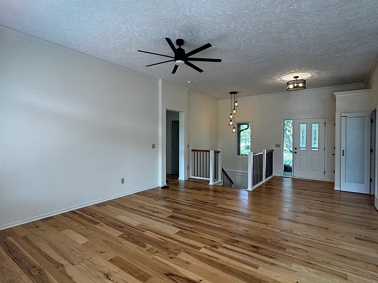 324 N Lancaster Dr — Photo 7