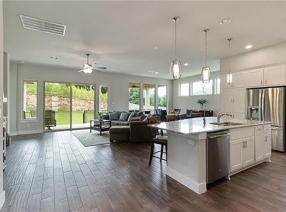 5th image of 155 Mendocino Ln