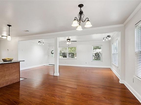 5th image of 215 Citrus Rd