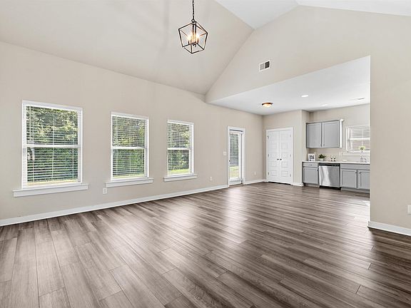 5th image of 190 Avalon Way