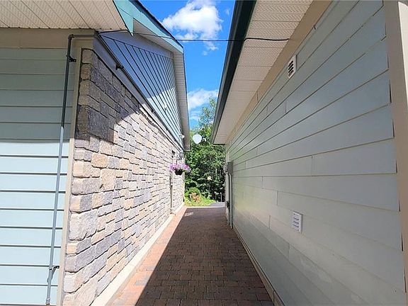 5th image of 66 Carnegie Cres