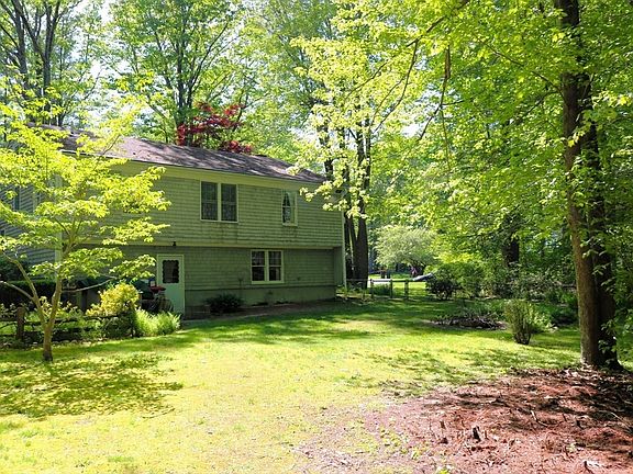 4th image of 59 Fox Hill Dr