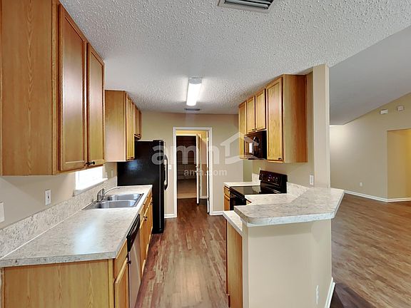 4th image of 14028 Crestwick Dr W
