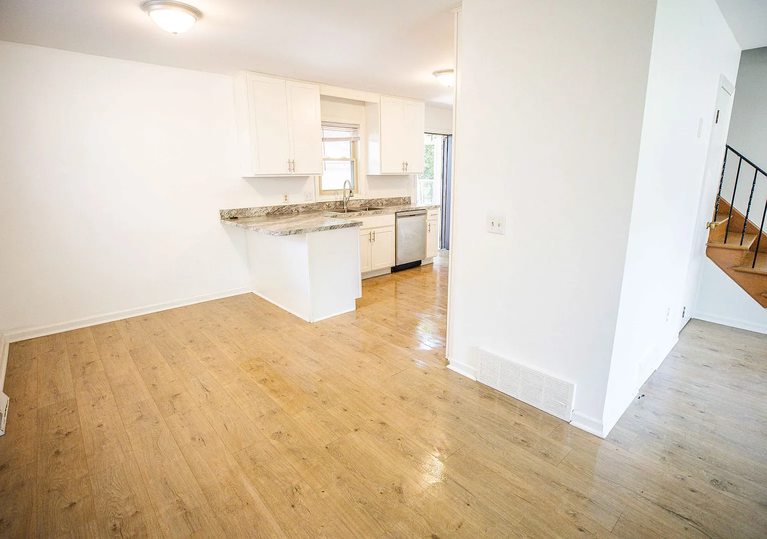 3916 Clareridge Dr. — Photo 3