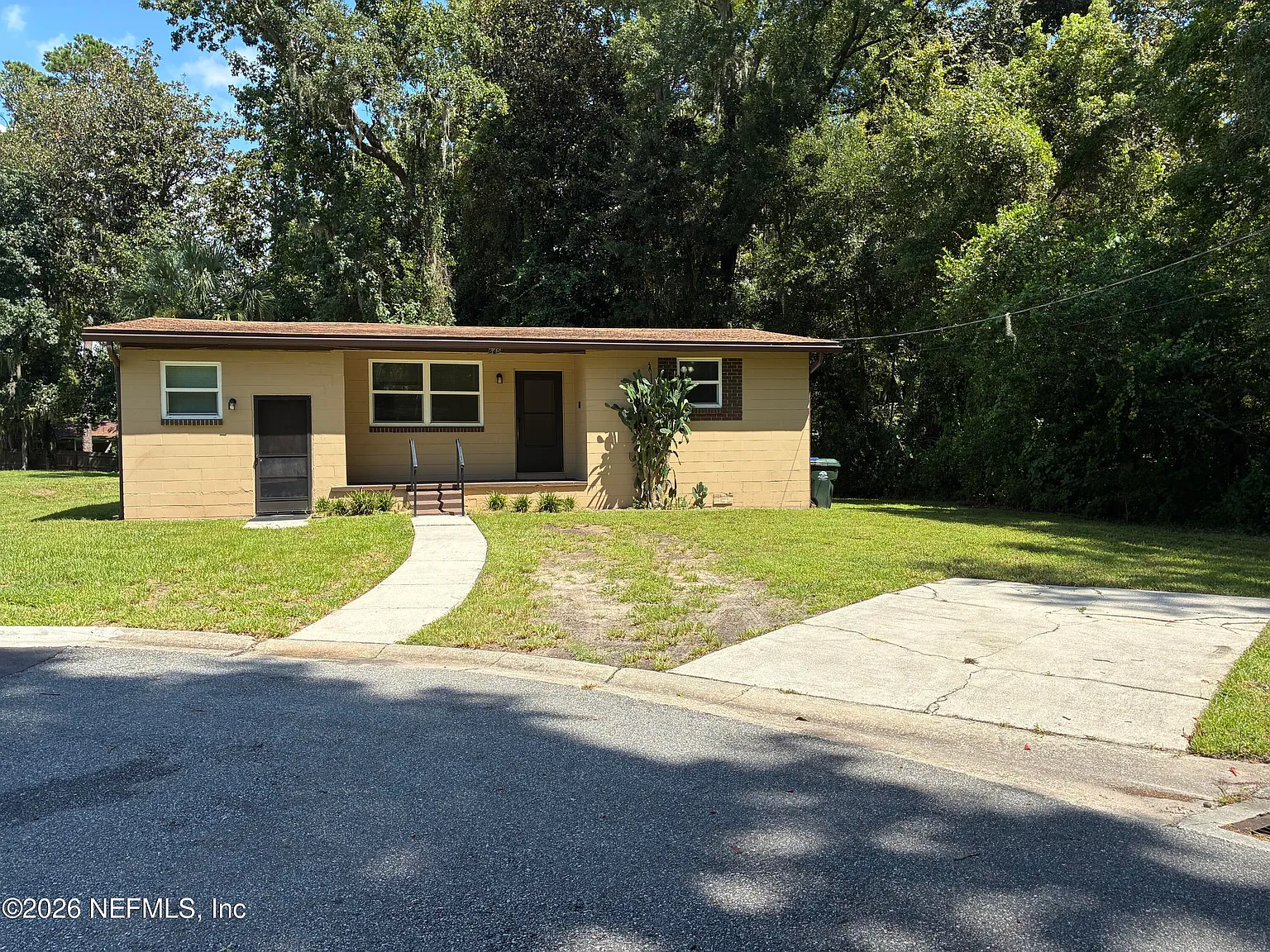 3 bed, 2.0 bath, 1092 sqft, $1,395 — Photo 3