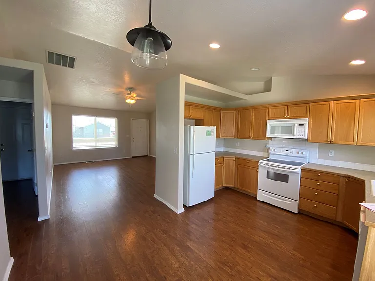 1032 NE Trailridge Ct — Photo 4