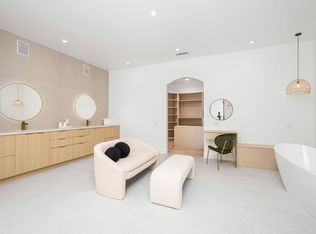 14257 Chandler Blvd, Sherman Oaks, CA 91401