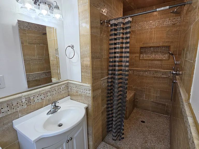 20758 Stephanie Dr — Photo 11