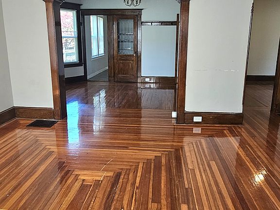 2nd image of 126 Hobart St #1B