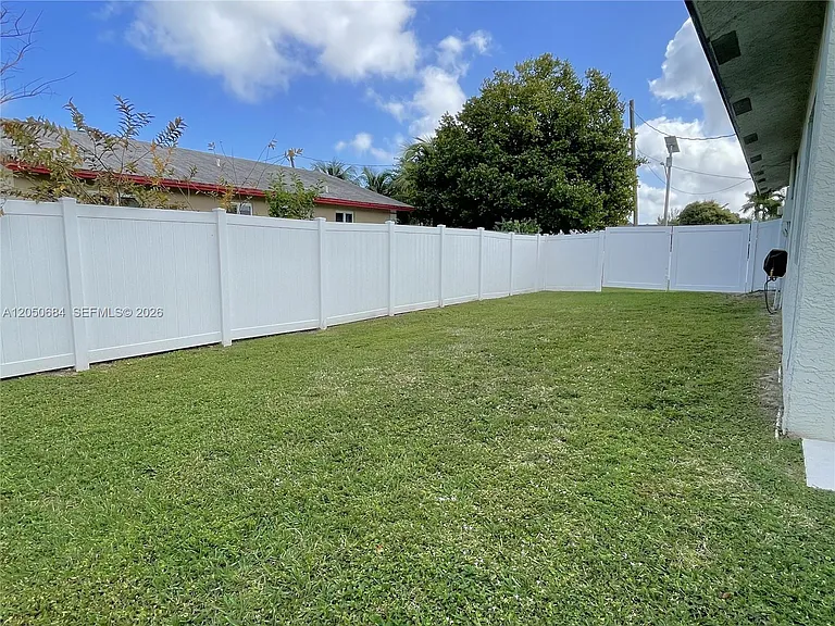 1370 NW 3rd St — Photo 35