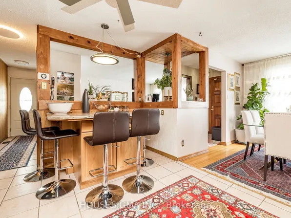 994 Charlton Dr, Ottawa, ON K1J 8B3