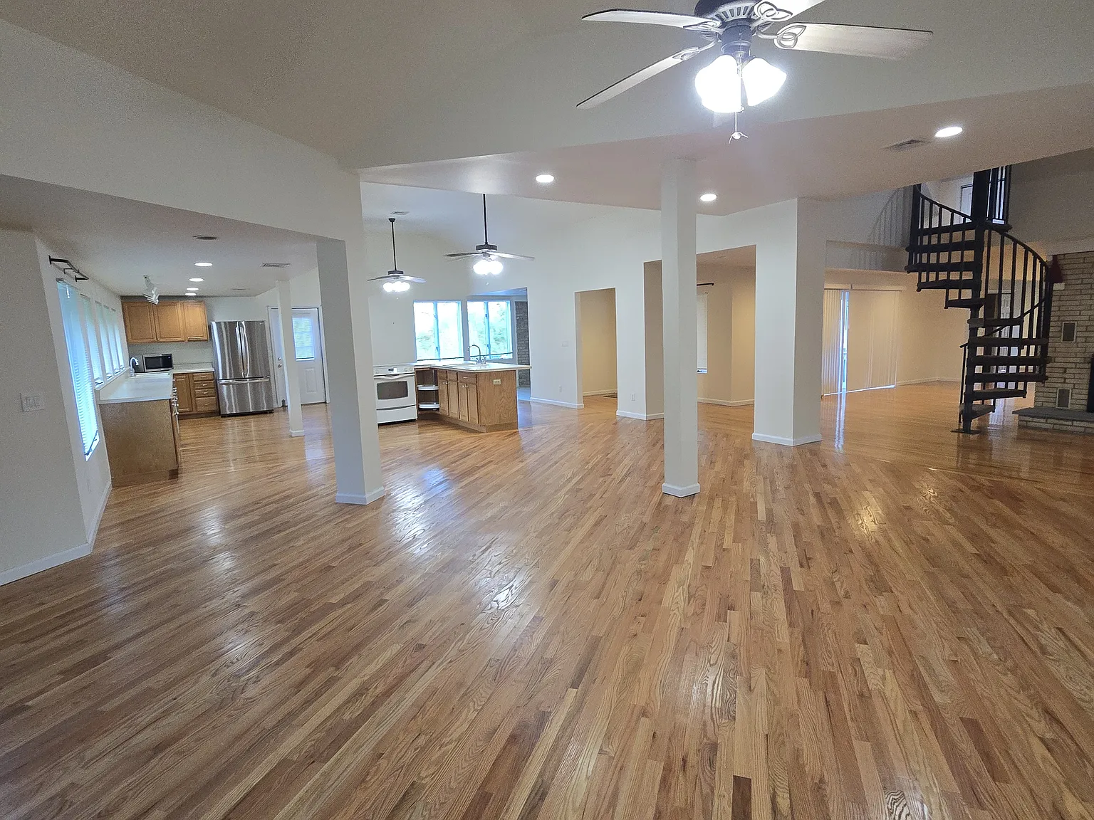 4 bed, 2.5 bath, 3800 sqft, $3,750 — Photo 3
