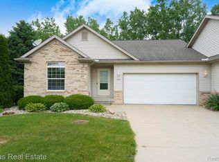 3527 Applewood Ln #2, Grand Blanc, MI 48439