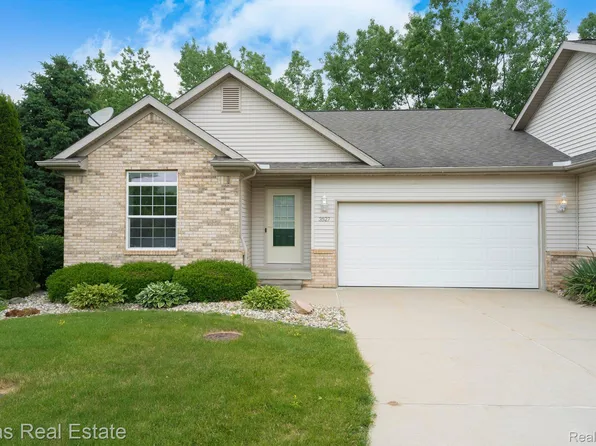 3527 Applewood Ln #2, Grand Blanc, MI 48439